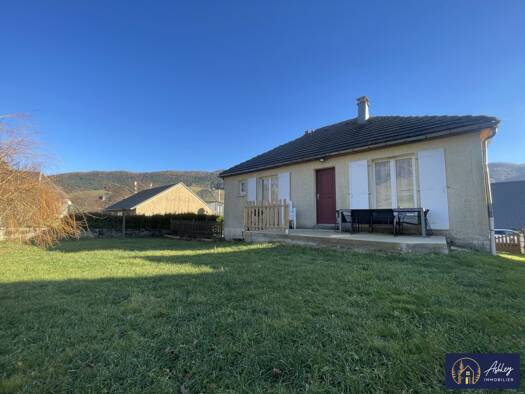 Maison à vendre 121 200 € 5 pièces 4 chambres 117 m² 494 m² de terrain Le Claux 15400