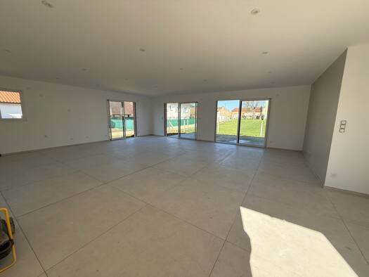 Maison de plain-pied à vendre 312 000 € 4 pièces 3 chambres 124,9 m² 465 m² de terrain Cusset 03300