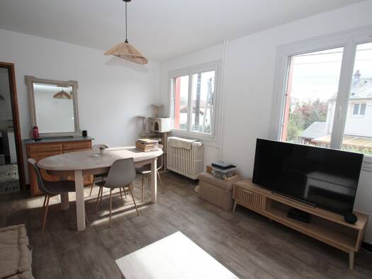 Appartement à louer 530 € 4 pièces 3 chambres 69 m² Decize 58300