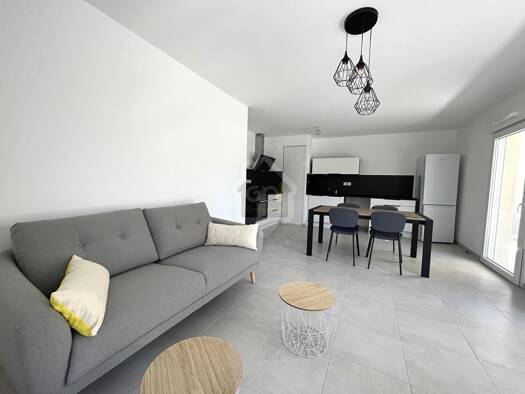 Appartement à louer 995 € 3 pièces 2 chambres 64 m² Étage 1/5 Mouleyrès Arles 13200