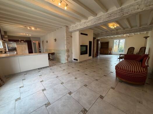 Maison à vendre 299 000 € 10 pièces 7 chambres 267 m² 4 709 m² de terrain Baracé 49430