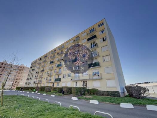 Appartement à vendre 76 500 € 4 pièces 2 chambres 67 m² Étage 6/6 Dreux 28100