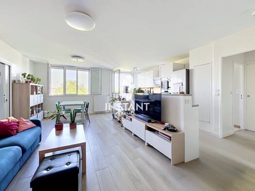 Appartement à vendre - de 1.1M € 3 pièces 2 chambres 73,01 m² Étage 4/4 Cimetiere Créteil 94000