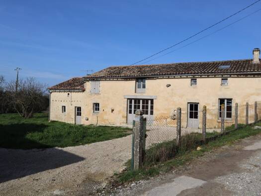 Maison à vendre 125 000 € 5 pièces 3 chambres 113 m² 1 186 m² de terrain Villefagnan 16240