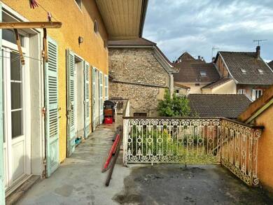 Appartement à vendre 115 000 € 4 pièces 3 chambres 103,9 m² Étage 1/2 Saint-Genix-les-Villages 73240
