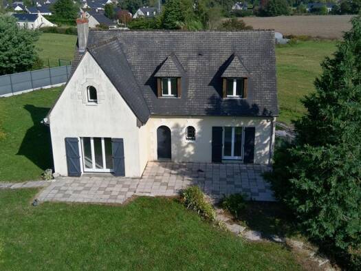 Maison à vendre 279 000 € 9 pièces 6 chambres 205 m² 2 530 m² de terrain Saint-Martin-d'Arce 49150