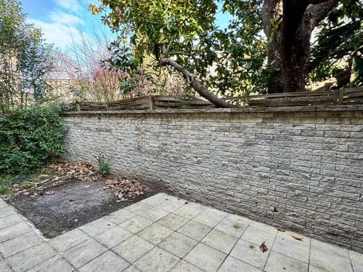 Maison de ville à louer 2 600 € 5 pièces 4 chambres 202 m² 50 m² de terrain Mazarin-Opéra-Bellegarde-Mairie Aix en Provence 13100