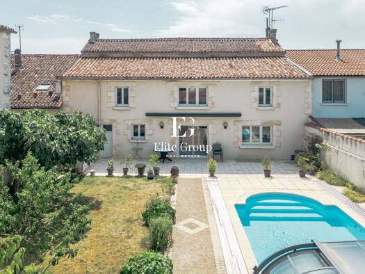 Maison à vendre 371 000 € 9 pièces 5 chambres 265 m² 633 m² de terrain Châteauneuf-sur-Charente 16120
