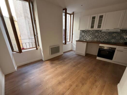 Appartement à louer 470 € 2 pièces 1 chambre 31,9 m² Étage 1/3 Centre Ville Clermont-l'Hérault 34800