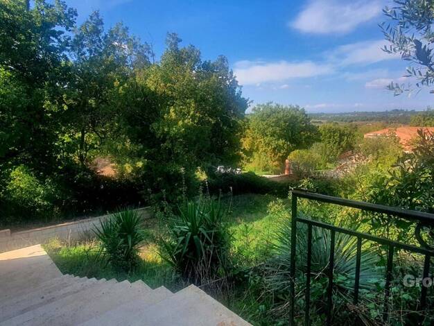 Maison de plain-pied à vendre 414 000 € 6 pièces 4 chambres 147 m² 2 232 m² de terrain Esparron 83560