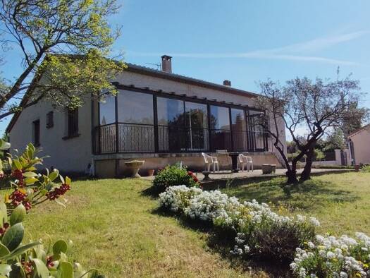 Maison de plain-pied à vendre 276 600 € 5 pièces 3 chambres 110 m² 1 572 m² de terrain Laragne Monteglin 05300
