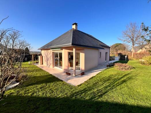 Maison de plain-pied à vendre 244 700 € 4 pièces 2 chambres 103 m² 1 250 m² de terrain Canisy 50750