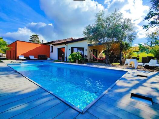 Maison à louer 2 895 € 6 pièces 4 chambres 145 m² 1 244 m² de terrain Val d'Oingt 69620