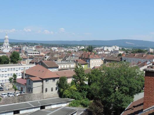 Appartement à vendre 275 000 € 3 pièces 2 chambres 109 m² Étage 6/9 Centre Ville Bourg-en-Bresse 01000