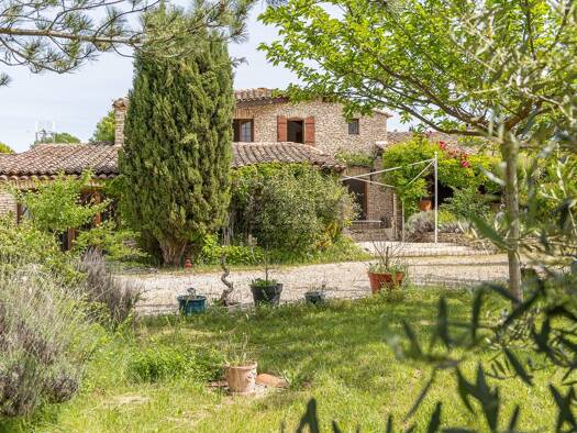 Maison à vendre 1 023 350 € 6 chambres 215 m² 4 000 m² de terrain Gordes 84220