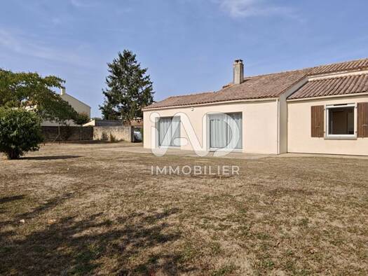 Maison de plain-pied à vendre 179 000 € 4 pièces 1 chambre 115 m² 1 750 m² de terrain Les Velluire-sur-Vendée 85770