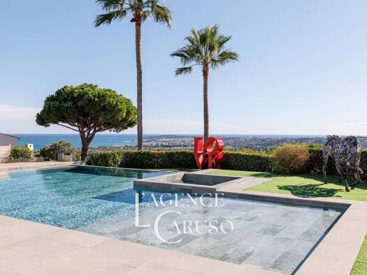 Maison de plain-pied à vendre 4 800 000 € 10 pièces 397 m² 820 m² de terrain Vaug Villeneuve-Loubet 06270