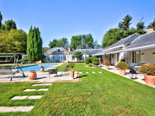Villa à vendre 11 000 000 € 15 pièces 8 chambres 640 m² 48 000 m² de terrain Saint Louis Versailles 78000