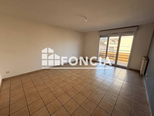 Appartement à louer 780 € 3 pièces 2 chambres 70,5 m² 3ème étage Centre Ville Est Bourgoin-Jallieu 38300