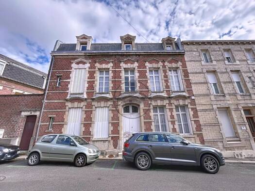 Maison de ville à vendre 325 000 € 6 pièces 4 chambres 199 m² 95 m² de terrain Saint-Quentin 02100