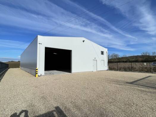 Entrepôt à louer 4 000 € 350 m² d'espace de stockage Villiers-Saint-Fréderic 78640