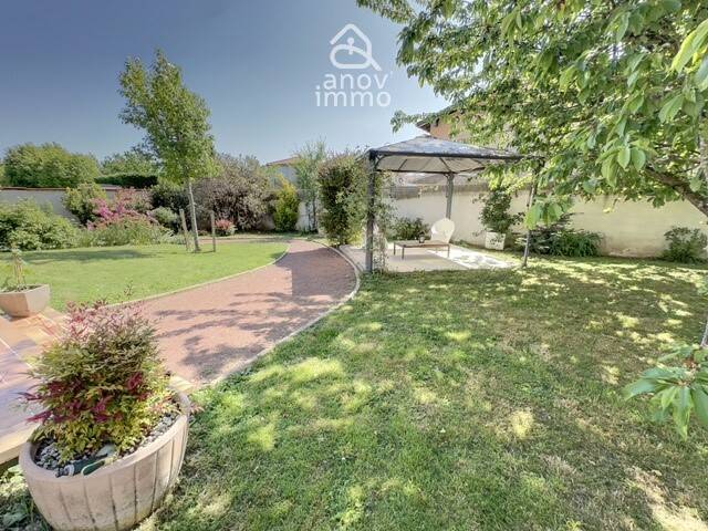 Maison à vendre, 170m², SAINT PIERRE DE CHANDIEU