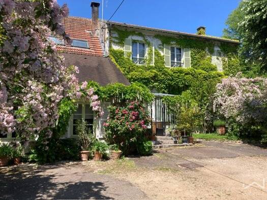 Maison à vendre 995 000 € 14 pièces 8 chambres 372 m² 1 635 m² de terrain Gif-sur-Yvette 91190