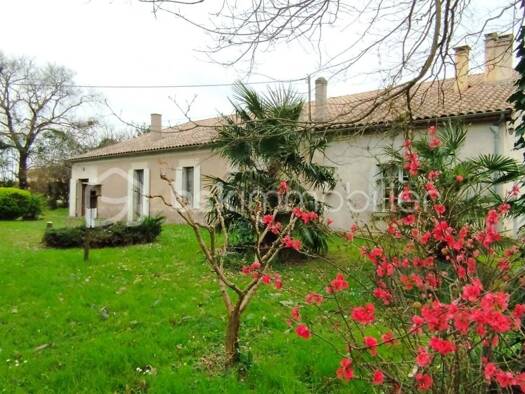 Ferme à vendre 144 700 € 4 pièces 3 chambres 122 m² 2 600 m² de terrain Marmande 47200