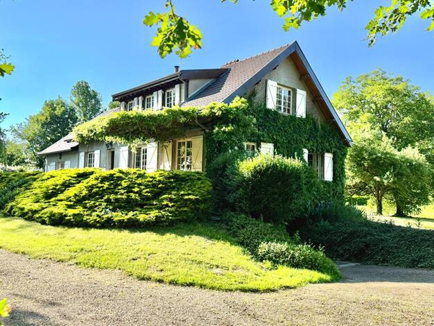 Maison à vendre 550 000 € 10 pièces 7 chambres 237 m² 5 900 m² de terrain Garnerans 01140
