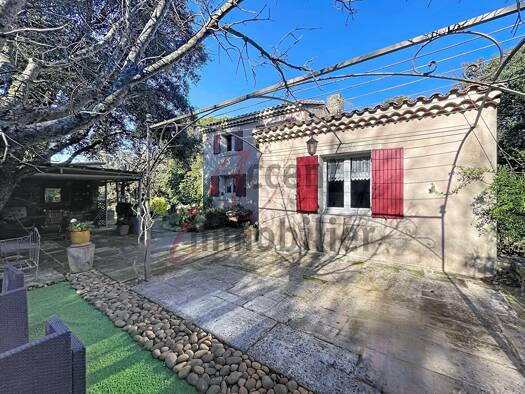 Maison à vendre 1 260 000 € 5 pièces 3 chambres 125 m² 4 000 m² de terrain Eygalières 13810