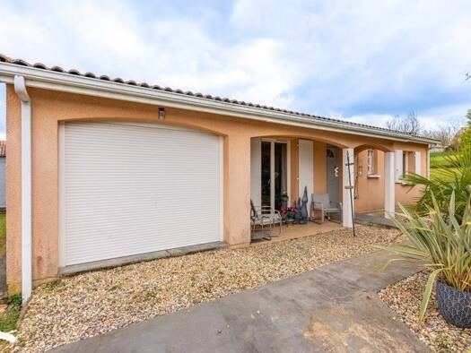 Maison de plain-pied à vendre 189 792 € 6 pièces 4 chambres 106 m² 685 m² de terrain Miramont-de-Guyenne 47800