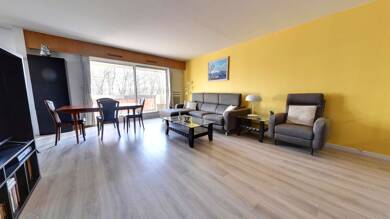 Appartement à vendre 249 500 € 5 pièces 3 chambres 117 m² Étage 3/5 Les Jondelles Roissy en Brie 77680