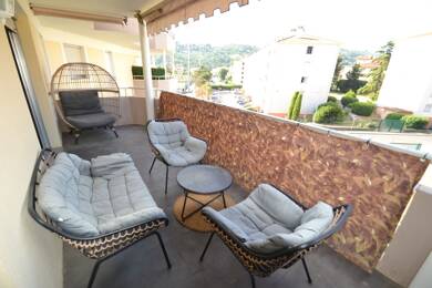 Appartement à louer 1 300 € 4 pièces 3 chambres 75 m² Étage 3/4 Vallauris 06220
