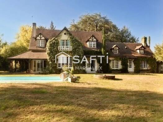 Maison à vendre 355 000 € 9 pièces 4 chambres 239 m² 4 612 m² de terrain Montgivray 36400