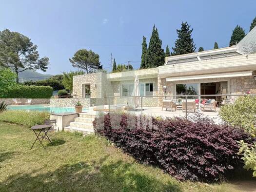 Villa à louer 9 000 € 7 pièces 5 chambres 600 m² Saint Mathieu Grasse 06520