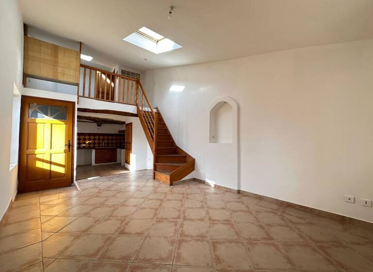 Duplex à louer 650 € 2 pièces 1<br/>chambre 50 m²<br/>superficie Dernier étage, 3/3<br/>étage Salernes 83690