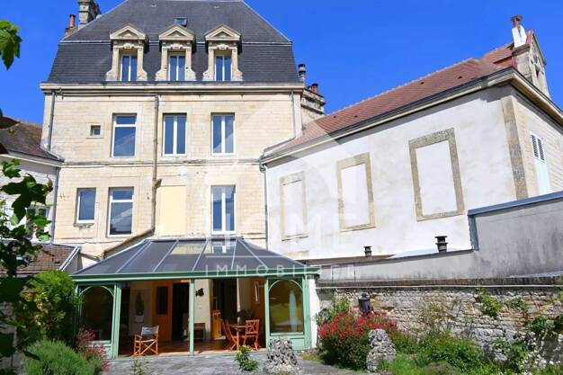 Maison à vendre 940 000 € 10 pièces 5 chambres 325,4 m² 299 m² de terrain Caen 14000