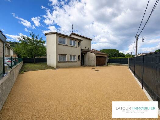 Maison à vendre 269 500 € 6 pièces 4 chambres 145 m² 505 m² de terrain Bourgoin-Jallieu 38300
