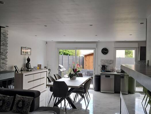 Maison de plain-pied à vendre 245 000 € 5 pièces 3 chambres 88 m² 420 m² de terrain Sud Courcelles-lès-Lens 62970