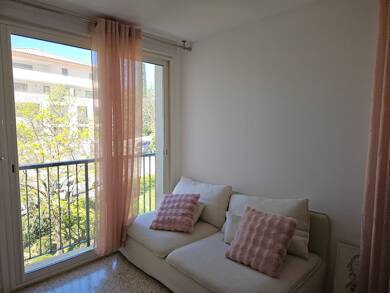 Appartement à louer 845 € 1 pièce 38 m² Dernier étage, Étage 2/2 Aix en Provence 13090