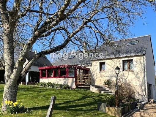 Maison à vendre 336 800 € 7 pièces 5 chambres 126 m² 988 m² de terrain Soulaire-et-Bourg 49460