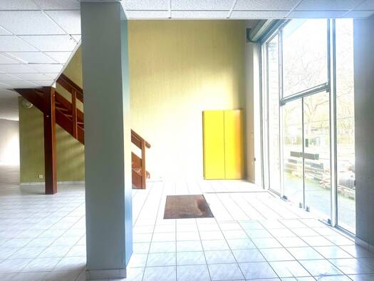 Local commercial à louer 2 175 € 268 m² de surface de vente Delessert-Saint Louis-Nantilly Saumur 49400