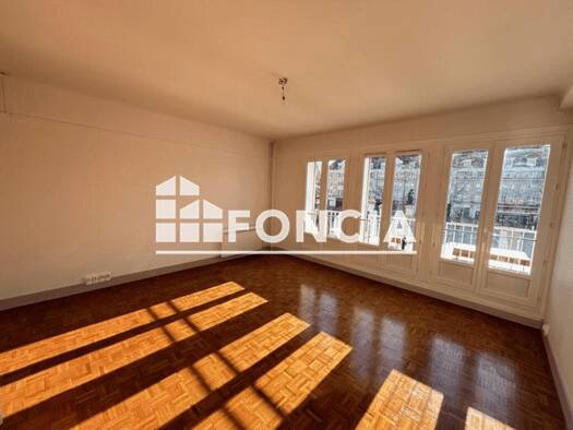 Appartement à louer 945 € 3 pièces 2 chambres 79,1 m² 1er étage Centre Ville Beauvais 60000