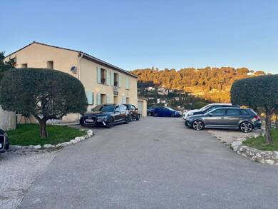 Local commercial à louer 2 124 € 100 m² de surface de vente Saint-Paul-de-Vence 06570