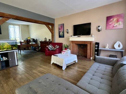 Maison à vendre 216 875 € 6 pièces 3 chambres 135 m² 562 m² de terrain Malitorne Saint-Doulchard 18230