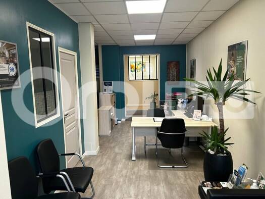 Local commercial à louer 1 900 € 81 m² de surface de vente Compiègne 60200