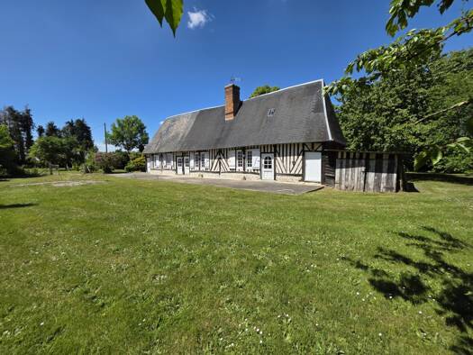 Maison de plain-pied à vendre 157 900 € 3 pièces 2 chambres 76 m² 3 658 m² de terrain Bernay 27300