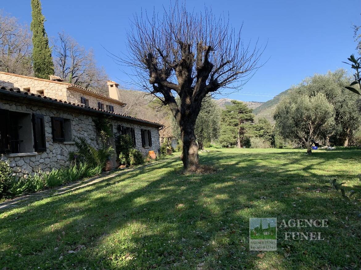 Maison à vendre, 150m², SAINT VALLIER DE THIEY