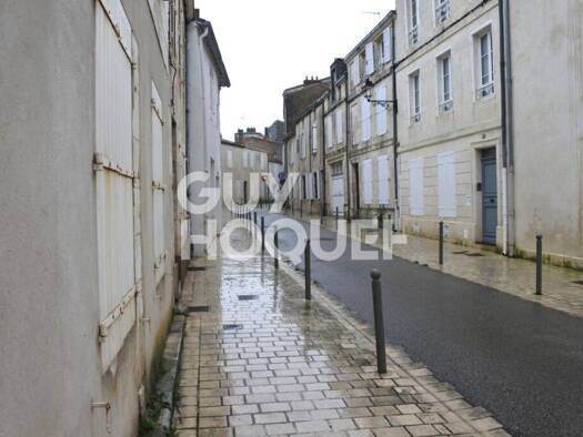 Appartement à louer 850 € 3 pièces 1 chambre 41 m² Étage 3/3 Centre Ville La Rochelle 17000