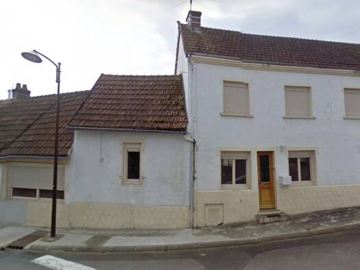 Maison de plain-pied à vendre 54 000 € 12 pièces 11 chambres 220 m² 1 269 m² de terrain Grury 71760